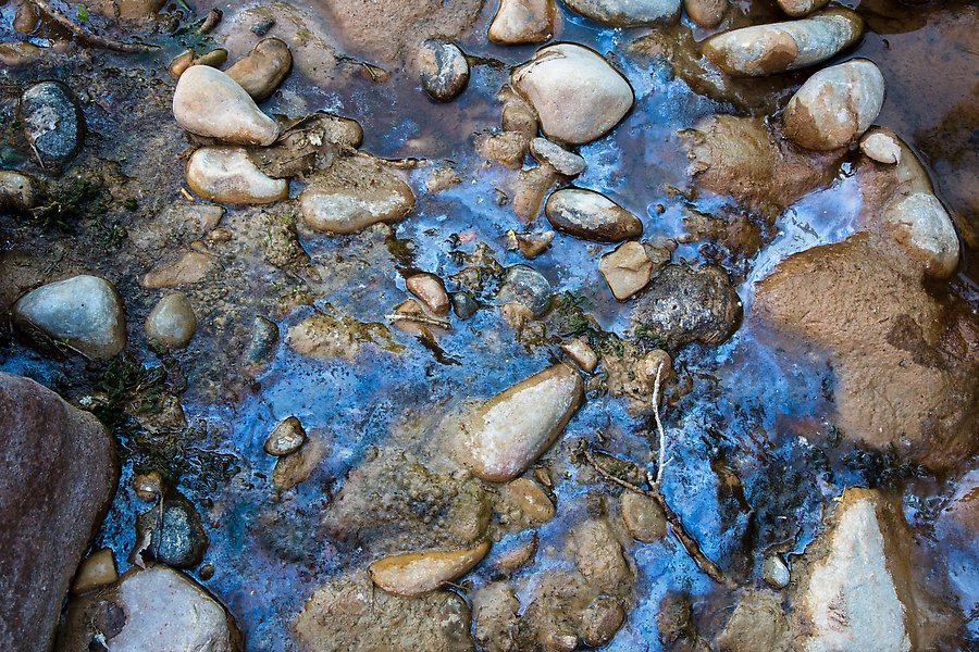 Rocks and oils, Virgin River. Zion National Park.  ()