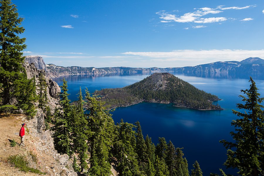 Wizard Island and lake. Crater Lake National Park.  ()