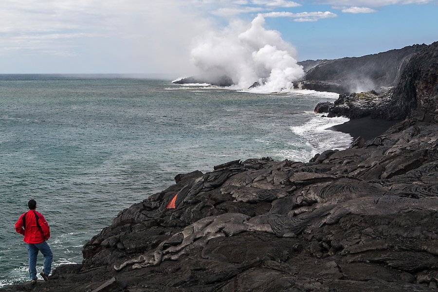 Lava ocean entry plume. Hawaii Volcanoes National Park.  ()