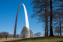 Grounds. Gateway Arch National Park.  ( )